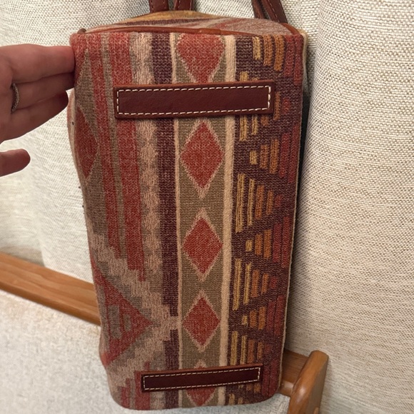 Classic Pendleton Brown and Tan Women's Bag - Picture 10 of 15